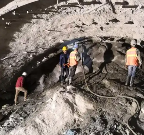 龙马潭拱顶带模注浆料的施工流程及注意事项